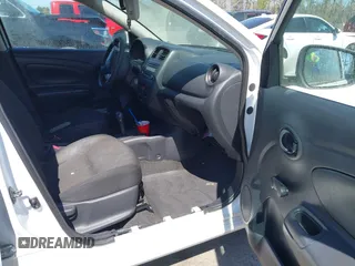 2016 Nissan Versa S z VIN 3N1CN7AP5GL875089, wystawiony jako IAAI lot #41781857 z przebiegiem 39 884 mil mil oraz . Historia ofert i sprzedaży dostępna na DreamBid. Obrazek 5.
