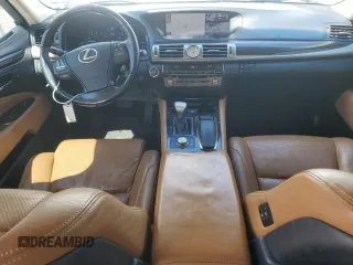 2014 Lexus LS 460 z VIN JTHCL5EF5E5022213, wystawiony jako Copart lot #55564585 z przebiegiem 176 053 mil mil oraz Szkoda całkowita • Salvage title. Historia ofert i sprzedaży dostępna na DreamBid. Obrazek 8.