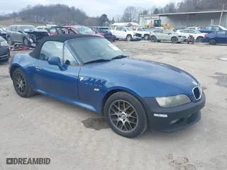 2001 BMW Z3 2.5i with VIN WBACN33421LM00105, listed as a IAAI auction lot 40988627 with 146,852 mi miles. Bid and sale history available at carsss.com. Image 1.