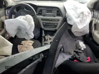 2015 Hyundai Sonata SE z VIN 5NPE24AF3FH142414, wystawiony jako Copart lot #57108445 z przebiegiem 280 483 mil mil oraz Szkoda całkowita • Salvage title. Historia ofert i sprzedaży dostępna na DreamBid. Obrazek 8.