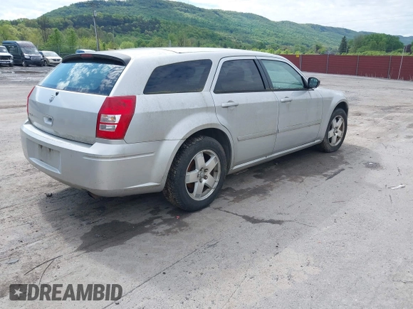 2005 Dodge Magnum SXT z VIN 2D4GZ48V358579406, wystawiony jako IAAI lot #42198627 z przebiegiem 264 473 mil mil oraz . Historia ofert i sprzedaży dostępna na DreamBid. Obrazek 4.