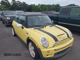 2005 MINI Hardtop S z VIN WMWRE33565TG96225, wystawiony jako IAAI lot #42517603 z przebiegiem 155 385 mil mil oraz . Historia ofert i sprzedaży dostępna na DreamBid. Obrazek 1.