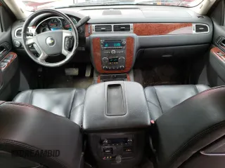 2011 Chevrolet Avalanche LTZ z VIN 3GNTKGE30BG151011, wystawiony jako Copart lot #53786525 z przebiegiem 174 308 mil mil oraz Czysty tytuł • Clean title. Historia ofert i sprzedaży dostępna na DreamBid. Obrazek 8.