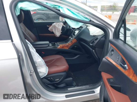 2016 Lincoln MKX Reserve with VIN 2LMPJ8LP8GBL84279, listed as a IAAI auction lot 41900294 with 70,958 mi miles. Bid and sale history available at carsss.com. Image 5.