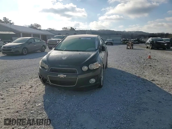 2015 Chevrolet Sonic LTZ z VIN 1G1JE5SB5F4106391, wystawiony jako Copart lot #41699175 z przebiegiem 113 683 mil mil oraz Szkoda całkowita • Salvage title. Historia ofert i sprzedaży dostępna na DreamBid. Obrazek 11.