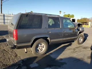 1999 Chevrolet Tahoe with VIN 1GNEC13R6XJ364173, listed as a Copart auction lot 88271575 with 196,935 mi miles and Salvage Title. Bid and sale history available at carsss.com. Image 3.