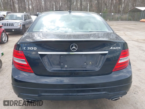 2014 Mercedes-Benz C 300 Sport z VIN WDDGF8AB6ER324705, wystawiony jako IAAI lot #41901610 z przebiegiem 83 748 mil mil oraz . Historia ofert i sprzedaży dostępna na DreamBid. Obrazek 16.
