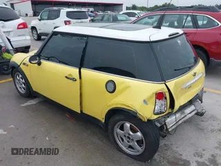 2005 MINI Hardtop with VIN WMWRC33505TK62367, listed as a IAAI auction lot 42397651 with Not provided miles and . Bid and sale history available at DreamBid. Image 3.