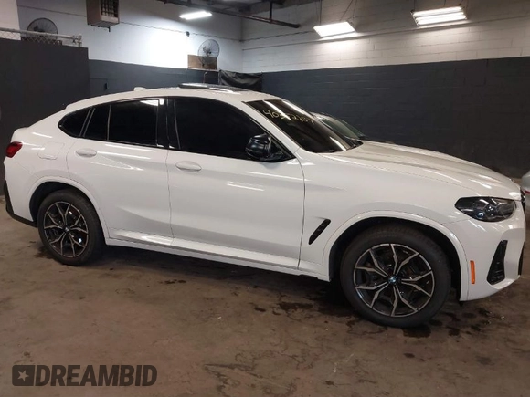 2024 BMW X4 xDrive30i z VIN 5UX33DT06R9U63095, wystawiony jako IAAI lot #40352257 z przebiegiem 19 349 mil mil oraz . Historia ofert i sprzedaży dostępna na DreamBid. Obrazek 1.