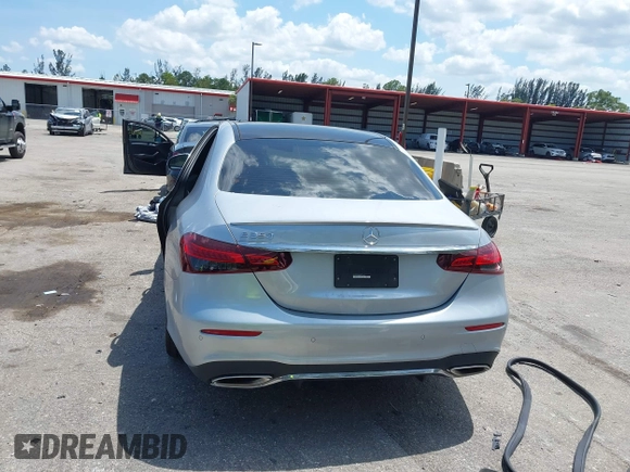 2021 Mercedes-Benz E 350 with VIN W1KZF8DB4MA977647, listed as a IAAI auction lot 42241573 with 33,666 mi miles and . Bid and sale history available at DreamBid. Image 17.