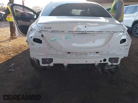 2019 Mercedes-Benz C 300 with VIN 55SWF8DB3KU309886, listed as a IAAI auction lot 41319273 with 49,023 mi miles and . Bid and sale history available at DreamBid. Image 6.