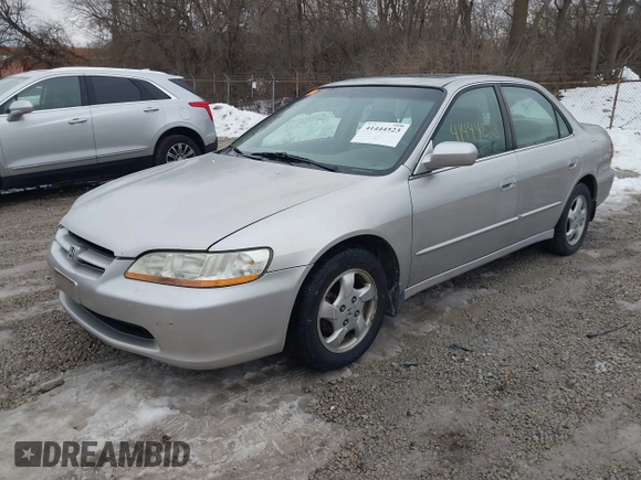 1998 Honda Accord EX z VIN 1HGCG5556WA207104, wystawiony jako IAAI lot #41444523 z przebiegiem 284 755 mil mil oraz . Historia ofert i sprzedaży dostępna na DreamBid. Obrazek 2.