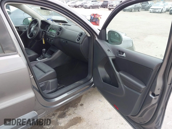 2012 Volkswagen Tiguan SE with VIN WVGAV7AX8CW004451, listed as a IAAI auction lot 42287717 with 110,167 mi miles and . Bid and sale history available at DreamBid. Image 5.