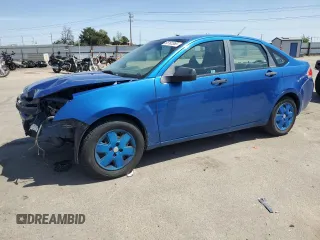 2010 Ford Focus S z VIN 1FAHP3EN4AW138245, wystawiony jako Copart lot #55162365 z przebiegiem 141 703 mil mil oraz Szkody całkowita. Historia ofert i sprzedaży dostępna na DreamBid. Obrazek 1.