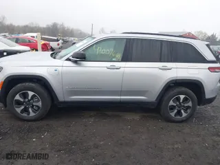 2024 Jeep Grand Cherokee 4xe with VIN 1C4RJYB6XR8520936, listed as a IAAI auction lot 42007668 with 33,335 mi miles. Bid and sale history available at carsss.com. Image 14.