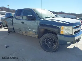 2008 Chevrolet Silverado 1500 LT w/1LT with VIN 2GCEK190381325475, listed as a IAAI auction lot 41678534 with NaN miles. Bid and sale history available at carsss.com. Image 1.