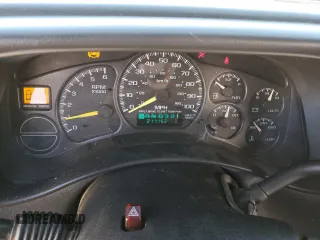 2000 GMC New Sierra 1500 SL with VIN 2GTEC19V8Y1256680, listed as a Copart auction lot 81105434 with 211,162 mi miles and Salvage Title. Bid and sale history available at carsss.com. Image 9.
