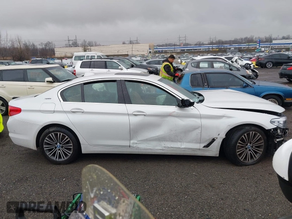 2018 BMW 5 Series 530e xDrive with VIN WBAJB1C50JG624043, listed as a IAAI auction lot 41814687 with 41,301 mi miles and . Bid and sale history available at DreamBid. Image 13.