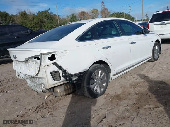 2017 Hyundai Sonata Hybrid SE with VIN KMHE24L11HA055974, listed as a IAAI auction lot 41040102 with 105,258 mi miles. Bid and sale history available at carsss.com. Image 4.