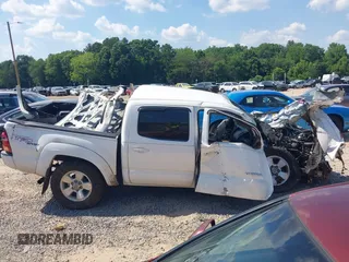 2007 Toyota Tacoma with VIN 3TMLU42N67M011352, listed as a IAAI auction lot 42572613 with Not provided miles and . Bid and sale history available at DreamBid. Image 13.