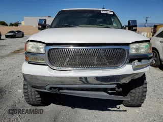 2002 GMC Sierra 1500HD SLE z VIN 1GTGK13U22F213058, wystawiony jako Copart lot #67418174 z przebiegiem 178 940 mil mil oraz Szkody całkowita. Historia ofert i sprzedaży dostępna na DreamBid. Obrazek 5.