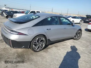 2023 Hyundai Ioniq 6 SEL z VIN KMHM34AA5PA033731, wystawiony jako Copart lot #47441174 z przebiegiem 5438 mil mil oraz . Historia ofert i sprzedaży dostępna na DreamBid. Obrazek 3.