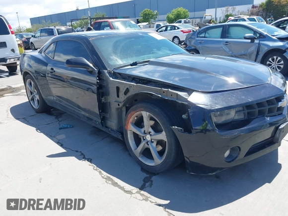2013 Chevrolet Camaro LT z VIN 2G1FB1E32D9182026, wystawiony jako IAAI lot #42228559 z przebiegiem 210 159 mil mil oraz . Historia ofert i sprzedaży dostępna na DreamBid. Obrazek 1.