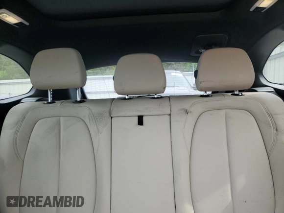 2018 BMW X1 sDrive28i z VIN WBXHU7C32J3H44095, wystawiony jako Copart lot #53780865 z przebiegiem Nie podano mil oraz Szkody całkowita. Historia ofert i sprzedaży dostępna na DreamBid. Obrazek 10.