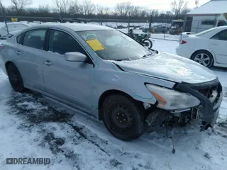 2015 Nissan Altima 2.5 SV with VIN 1N4AL3AP9FC471439, listed as a IAAI auction lot 41201457 with 233,673 mi miles. Bid and sale history available at carsss.com. Image 1.