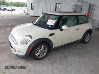 2011 MINI Hardtop with VIN WMWSU3C52BT091664, listed as a IAAI auction lot 42427367 with 110,488 mi miles and . Bid and sale history available at DreamBid. Image 17.