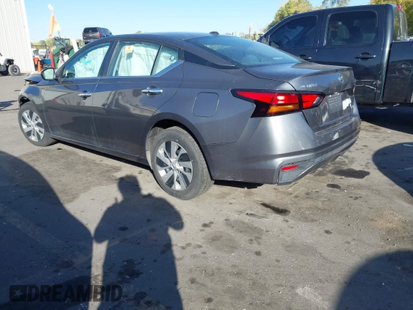 2019 Nissan Altima 2.5 S with VIN 1N4BL4BW4KN327179, listed as a IAAI auction lot 40704684 with 78,009 mi miles. Bid and sale history available at carsss.com. Image 3.