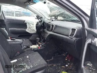 2018 Kia Sportage LX with VIN KNDPMCAC7J7366379, listed as a IAAI auction lot 41229341 with Not Provided miles. Bid and sale history available at carsss.com. Image 5.
