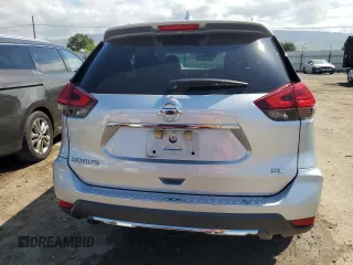 2017 Nissan Rogue SL z VIN 5N1AT2MT3HC885683, wystawiony jako Copart lot #54957275 z przebiegiem 127 879 mil mil oraz Szkoda całkowita • Salvage title. Historia ofert i sprzedaży dostępna na DreamBid. Obrazek 6.
