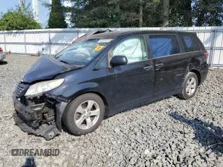 2015 Toyota Sienna L z VIN 5TDZK3DC9FS598912, wystawiony jako Copart lot #62391675 z przebiegiem 266 818 mil mil oraz Szkoda całkowita • Salvage title. Historia ofert i sprzedaży dostępna na DreamBid. Obrazek 1.
