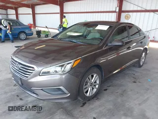 2016 Hyundai Sonata SE z VIN 5NPE24AF3GH372746, wystawiony jako IAAI lot #42343113 z przebiegiem 146 919 mil mil oraz . Historia ofert i sprzedaży dostępna na DreamBid. Obrazek 2.