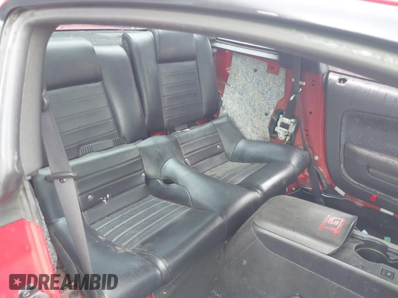 2006 Ford Mustang GT Deluxe z VIN 1ZVFT82HX65243603, wystawiony jako IAAI lot #42251021 z przebiegiem Nie podano mil oraz . Historia ofert i sprzedaży dostępna na DreamBid. Obrazek 8.