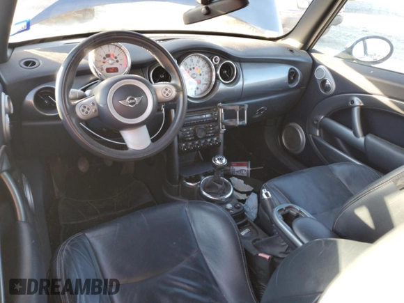 2007 MINI Convertible with VIN WMWRF33507TF66800, listed as a Copart auction lot 86871924 with 130,448 mi miles and Clean Title. Bid and sale history available at DreamBid. Image 8.