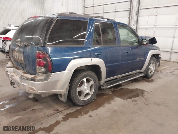 2005 Chevrolet TrailBlazer LT with VIN 1GNDT13S052136871, listed as a IAAI auction lot 41644035 with 174,070 mi miles. Bid and sale history available at carsss.com. Image 4.