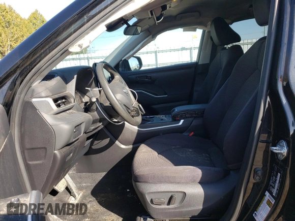 2021 Toyota Highlander L with VIN 5TDZZRAHXMS035122, listed as a Copart auction lot 48061505 with 105,773 mi miles and Clean title. Bid and sale history available at DreamBid. Image 7.