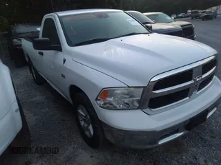 2019 Ram 1500 Tradesman z VIN 3C6JR7DT1KG585748, wystawiony jako IAAI lot #42388256 z przebiegiem 161 573 mil mil oraz . Historia ofert i sprzedaży dostępna na DreamBid. Obrazek 1.