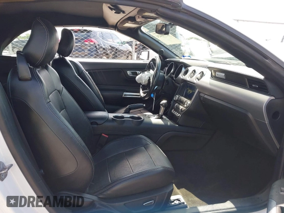 2018 Ford Mustang EcoBoost Premium z VIN 1FATP8UH3J5166286, wystawiony jako IAAI lot #42390424 z przebiegiem 92 077 mil mil oraz . Historia ofert i sprzedaży dostępna na DreamBid. Obrazek 5.