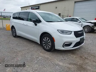 2024 Chrysler Pacifica Hybrid Select z VIN 2C4RC1S75RR103836, wystawiony jako IAAI lot #42293507 z przebiegiem 41 774 mil mil oraz . Historia ofert i sprzedaży dostępna na DreamBid. Obrazek 1.