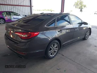 2016 Hyundai Sonata SE z VIN 5NPE24AF3GH372746, wystawiony jako IAAI lot #42343113 z przebiegiem 146 919 mil mil oraz . Historia ofert i sprzedaży dostępna na DreamBid. Obrazek 4.