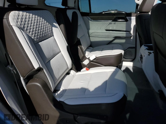 2025 GMC Acadia FWD Denali z VIN 1GKENLRS6SJ134283, wystawiony jako Copart lot #52081235 z przebiegiem 6 382 mil mil oraz Nie do naprawy • Non repairable. Historia ofert i sprzedaży dostępna na DreamBid. Obrazek 11.