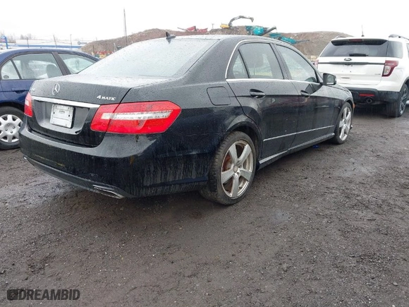 2010 Mercedes-Benz E-Class E 350 Luxury with VIN WDDHF8HB0AA176067, listed as a IAAI auction lot 41997712 with 151,662 mi miles. Bid and sale history available at carsss.com. Image 4.