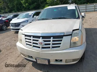2007 Cadillac Escalade ESV z VIN 1GYFK66847R396373, wystawiony jako IAAI lot #42451362 z przebiegiem 146 008 mil mil oraz . Historia ofert i sprzedaży dostępna na DreamBid. Obrazek 6.