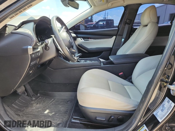 2022 Mazda 3 2.5 Turbo z VIN 3MZBPBAY9NM305244, wystawiony jako Copart lot #63661025 z przebiegiem 89 066 mil mil oraz Czysty tytuł • Clean title. Historia ofert i sprzedaży dostępna na DreamBid. Obrazek 7.