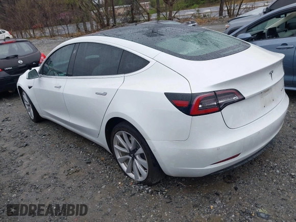 2018 Tesla Model 3 Long Range Battery z VIN 5YJ3E1EB8JF135728, wystawiony jako IAAI lot #41863870 z przebiegiem 124 053 mil mil oraz . Historia ofert i sprzedaży dostępna na DreamBid. Obrazek 3.