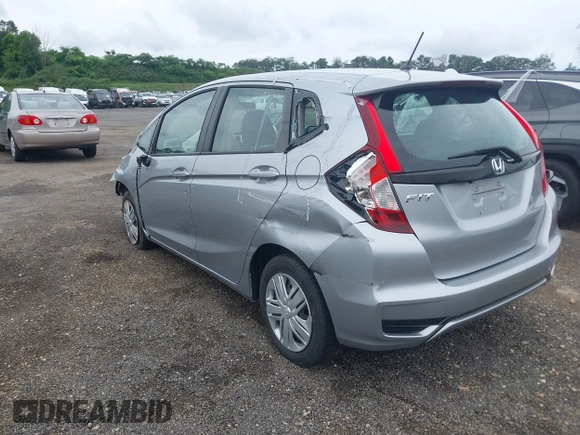 2019 Honda Fit LX z VIN 3HGGK5H45KM725916, wystawiony jako IAAI lot #42654907 z przebiegiem 92 580 mil mil oraz . Historia ofert i sprzedaży dostępna na DreamBid. Obrazek 3.