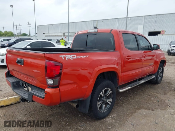2018 Toyota Tacoma SR5 z VIN 3TMAZ5CN2JM076140, wystawiony jako IAAI lot #41913486 z przebiegiem 142 212 mil mil oraz . Historia ofert i sprzedaży dostępna na DreamBid. Obrazek 4.